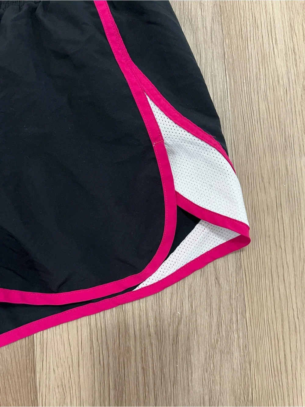 Under Armour HeatGear Black Pink Lined Running Athletic Shorts Women’s Medium